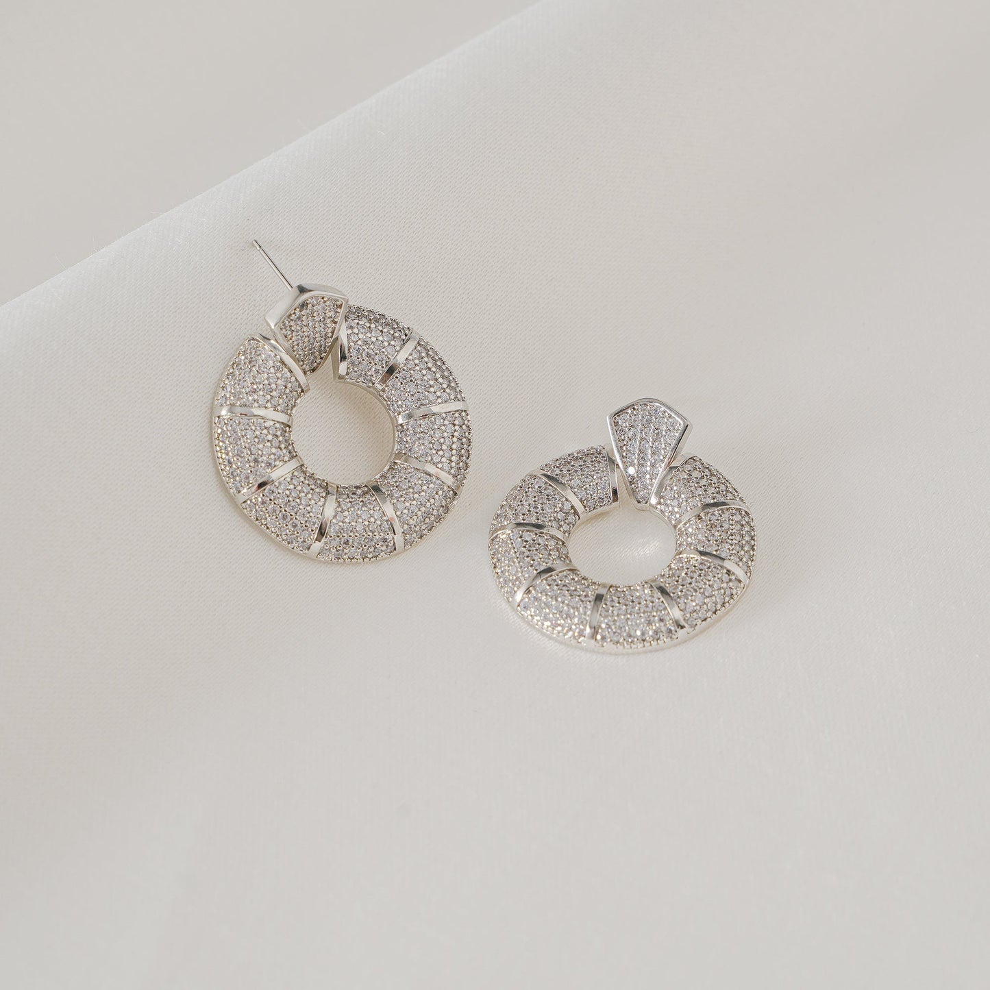 SILVER CIRCLE EARRINGS