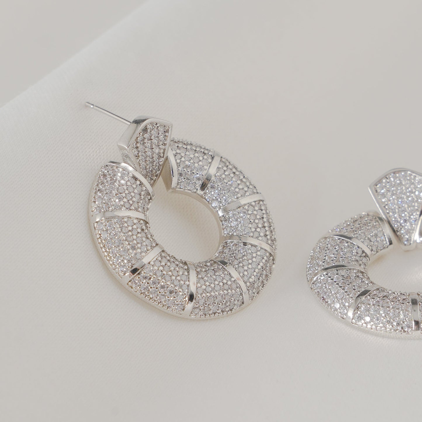 SILVER CIRCLE EARRINGS