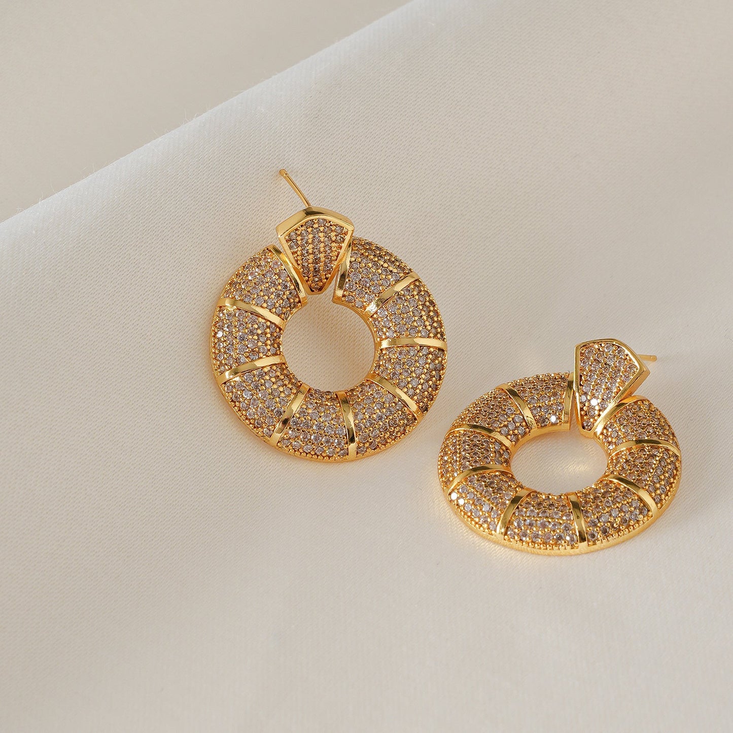 GOLD CIRCLE EARRINGS