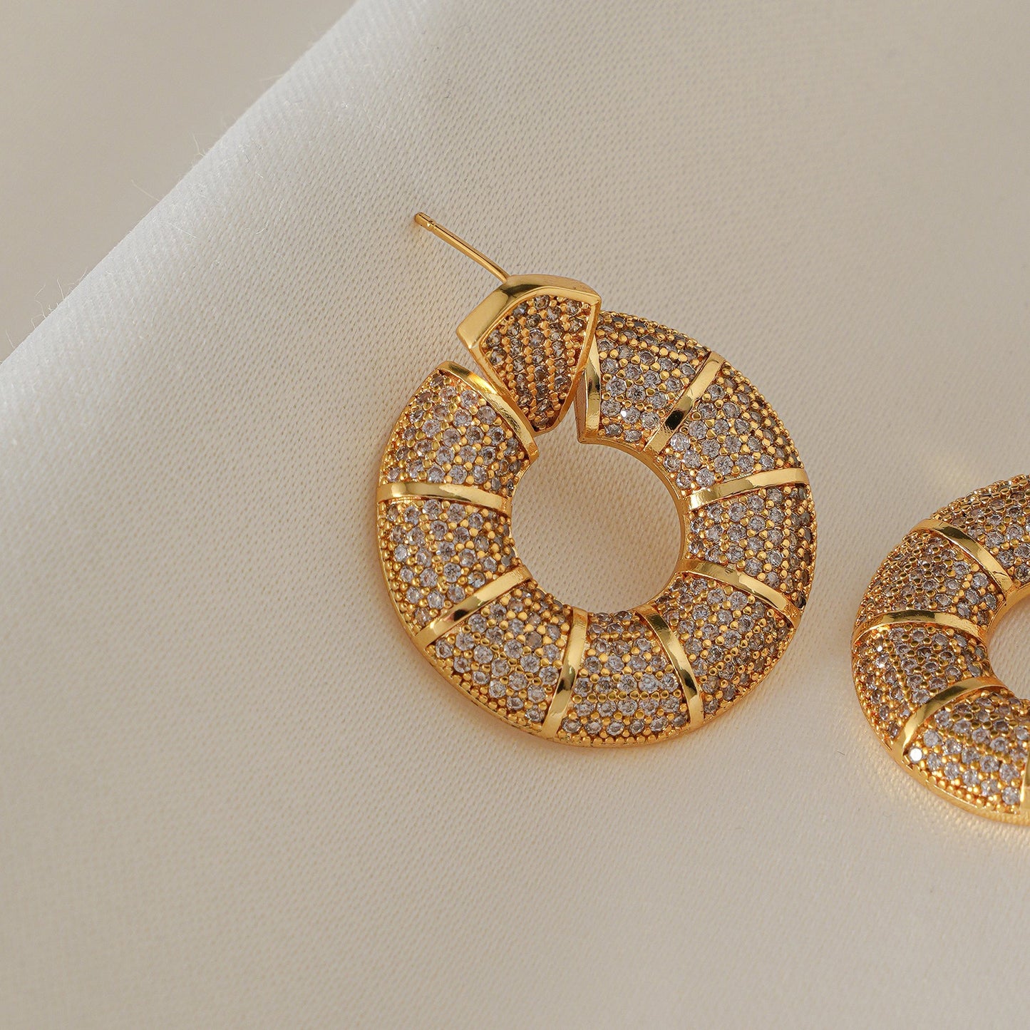GOLD CIRCLE EARRINGS
